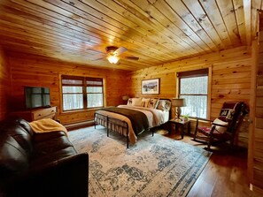 4 bedrooms, desk, iron/ironing board, travel cot