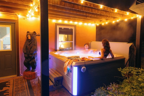 Banyera d'hidromassatge a l'aire lliure