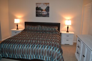 3 soverom, safe på rommet, skrivebord og strykejern/-brett