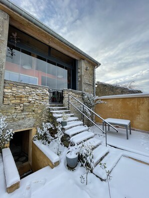 A stone staircase leading to a modern building with large windows and a view of the mountains. - La BOUGERIE de Chaligny (Chaligny)