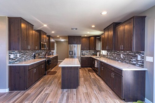 LAKE VIEW 4 bed/ 3bath POOL Home