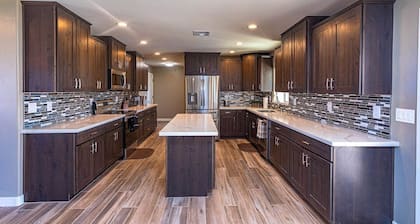 LAKE VIEW 4 bed/ 3bath POOL Home