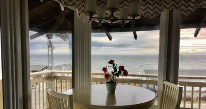 Waterfront-View Studio #21 · Deck, Parking & Free Shuttle to P-Town