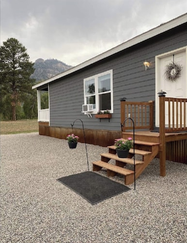 A wonderful 3 bedroom/2 bath rental (1,000 sq