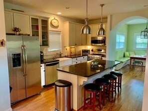 Fridge, oven, stovetop, dishwasher