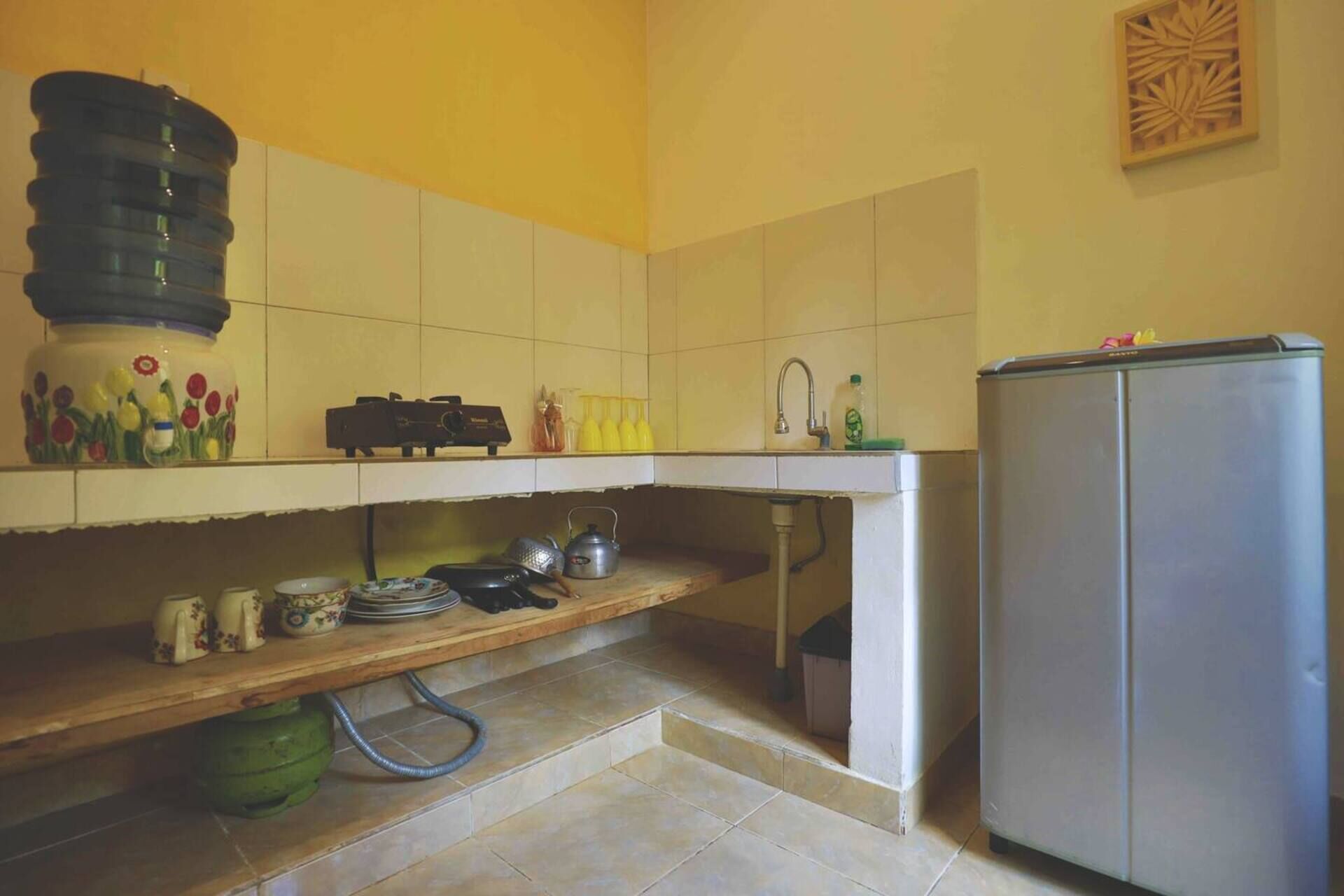 Cottage | Private kitchen | Fridge, oven, stovetop, electric kettle