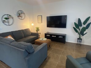 Smart TV - Beautiful Family-Owned, One-Story Home in Seville Estates! (Gilbert)