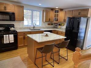 Fridge, microwave, oven, stovetop - Modern Farmhouse Vacation Home (Madison)
