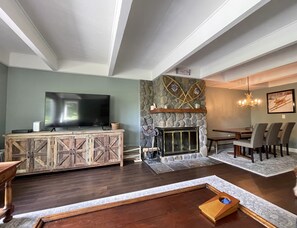 TV connectée, cheminée, jeux vidéo