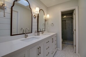 Combined shower/tub, towels, soap, shampoo