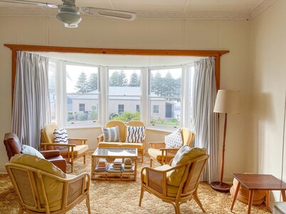 Southolme - Pets welcome - Outside & Laundry Only. Holiday on a budget!