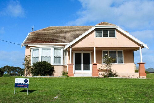 Southolme - Pets welcome - Outside & Laundry Only. Holiday on a budget!