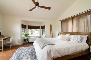 5 bedrooms, desk, iron/ironing board, WiFi