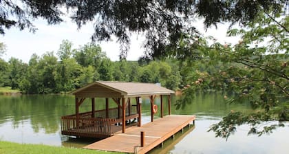 Lake Retreat the perfect cozy get away!