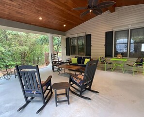 Outdoor dining - Lake Retreat the perfect cozy get away! (Ten Mile)