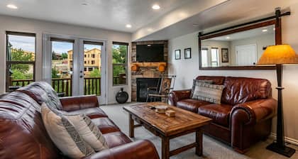 Large 1BR Moose Hollow Condo – King Suite, Full Kitchen + Mountain Views