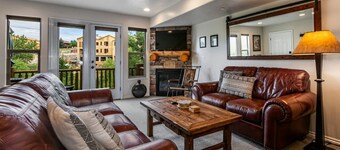 Large 1BR Moose Hollow Condo – King Suite, Full Kitchen + Mountain Views