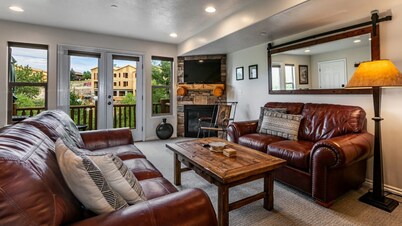 Large 1BR Moose Hollow Condo – King Suite, Full Kitchen + Mountain Views