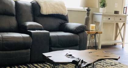 Modern Comfort & Prime Location in The Villages – Golf Cart Included!