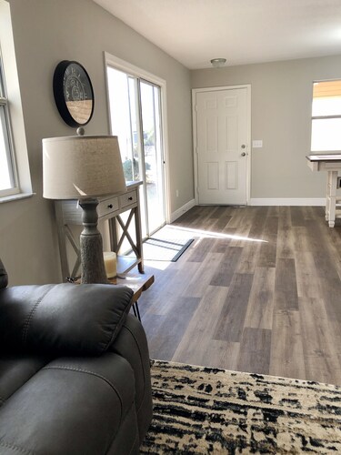 Modern Comfort & Prime Location in The Villages – Golf Cart Included!