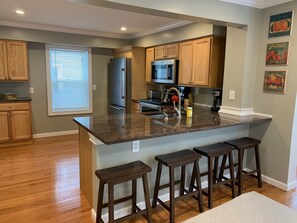 Køleskab, mikrobølgeovn, ovn, kogeplade