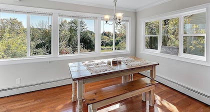 Beautiful Saratoga Getaway- 1 Mile to Downtown