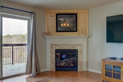 River Song Condo - Listen to the River from your private balcony!