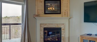 River Song Condo - Listen to the River from your private balcony!