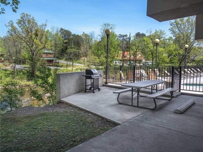 River Song Condo - Listen to the River from your private balcony!