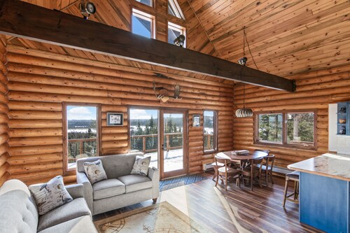 Private Lodging on 12 Acres with Kenai Mountain Views