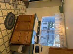 Interior - Curley's, E - Motel - 1 Queen / 3 Single / Kitchen (Sekiu)