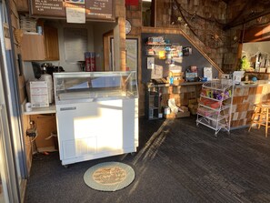 Interior - Curley's, G - Motel - 2 Queen / 2 Single / Kitchen (Sekiu)