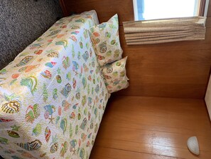 3 bedrooms, WiFi, bed sheets - Curley's, G - Motel - 2 Queen / 2 Single / Kitchen (Sekiu)