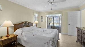 3 bedrooms, free WiFi - Paula`s Palm Paradise (Cape Coral)