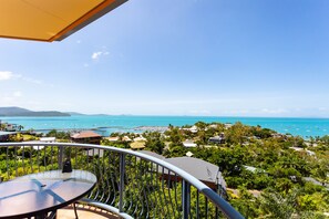 Family Apartment | Water view - 9 Starview Apartments (Airlie Beach)