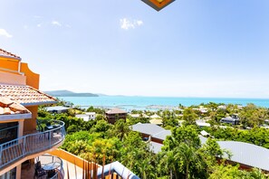 Family Apartment | Balcony view - 9 Starview Apartments (Airlie Beach)