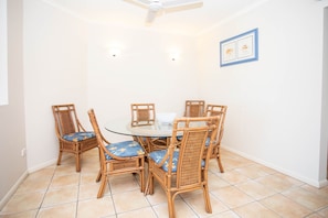 Family Apartment | In-room dining
