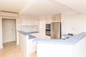 Family Apartment | Private kitchen | Full-size fridge, microwave, oven, stovetop