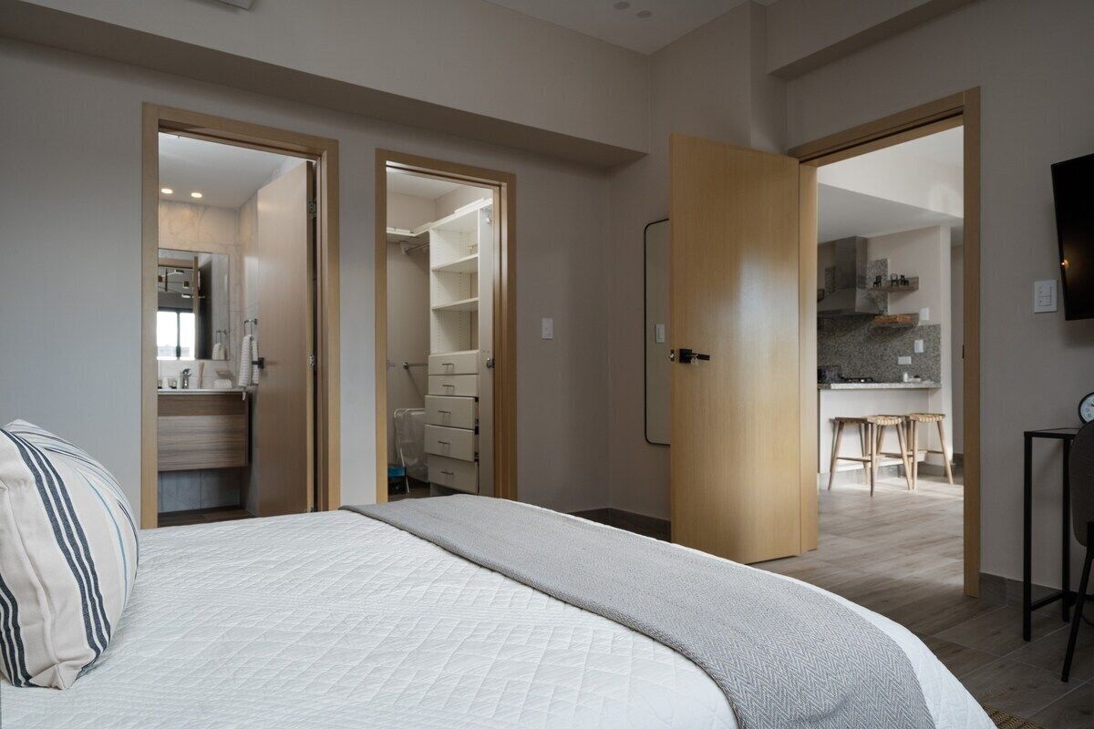 Bügeleisen/Bügelbrett, Internetzugang, Bettwäsche