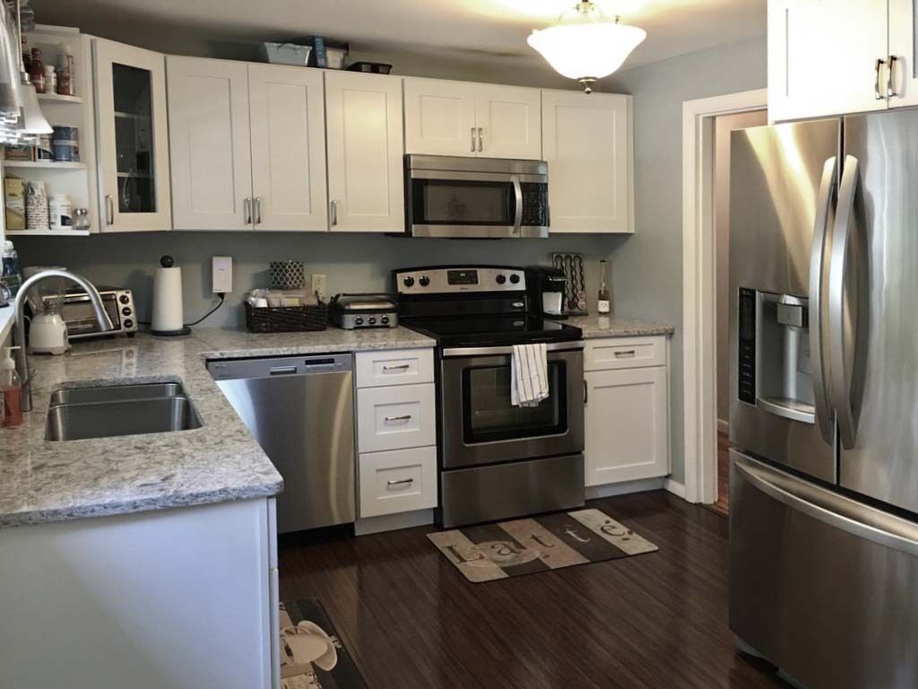 3 BR ranch in Mettatuxet on large, private lot with bocce court & outdoor shower