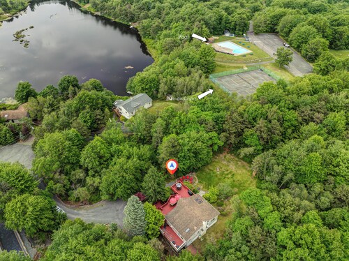 Poconos Retreat Near pools, Lakes,Water parks,Casino and all shoppings,Game room