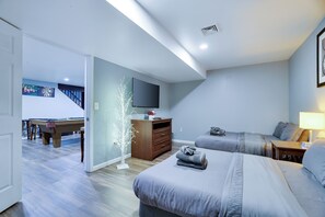 3 bedrooms, desk, iron/ironing board, travel crib