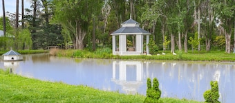 Rustic self contained cottage set in the beautiful grounds of Grayton House.