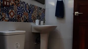 Dusche, Handtücher, Seife, Shampoo