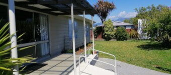 Well equipped, thoughtfully prepared and walking distance to town. 