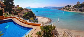 El Portet - beachfront holiday home with private pool in Moraira