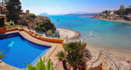 El Portet - beachfront holiday home with private pool in Moraira