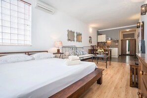 1 Schlafzimmer, BĂŒgeleisen/BĂŒgelbrett, WLAN, BettwĂ€sche