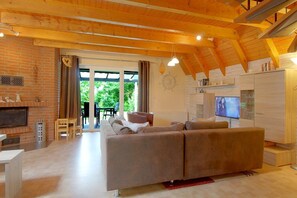 Fernseher, Kamin