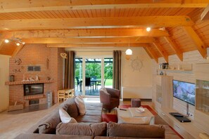 Fernseher, Kamin
